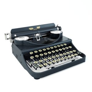 دانلود آبجکت ماشین تایپ قدیمی Old Typewriter